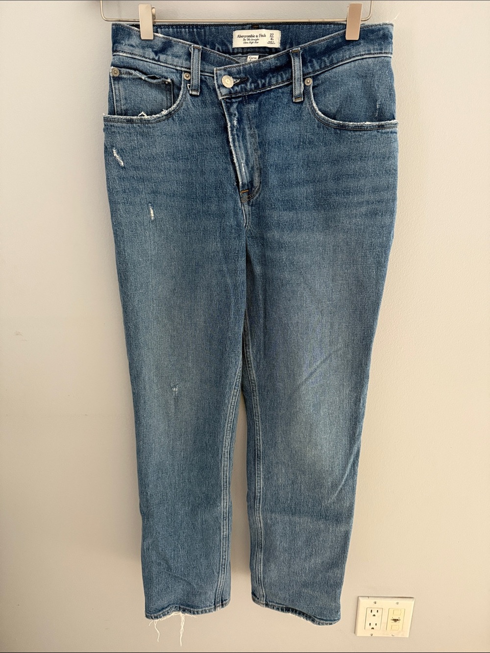Abercrombie & Fitch Ultra High Rise 90s Straight Criss-Cross